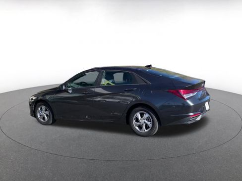 Used 2021 Hyundai Elantra SE image 10