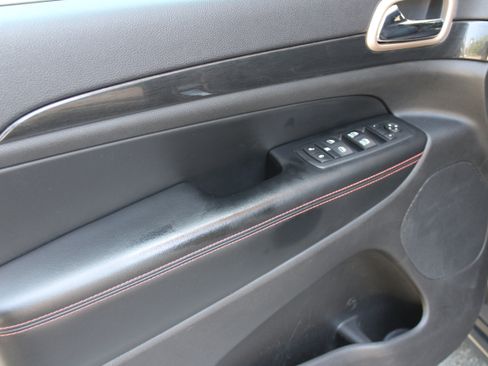 Used 2016 Jeep Grand Cherokee Laredo 75th Anniversary image 7