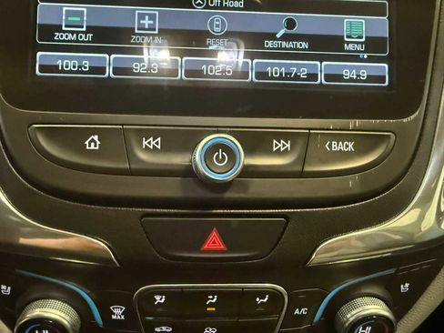 Used 2018 Chevrolet Equinox Premier FWD image 33