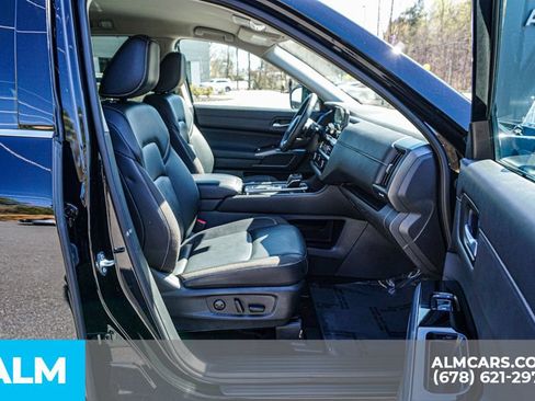 Used 2025 Nissan Pathfinder SL FWD image 24