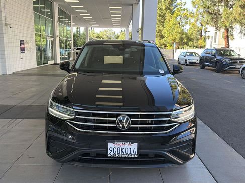 Certified 2022 Volkswagen Tiguan SE w/ Panoramic Sunroof Package AWD/4WD image 8