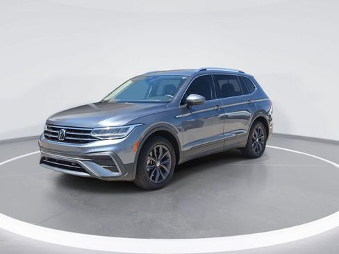 Used 2022 Volkswagen Tiguan SE FWD image 4