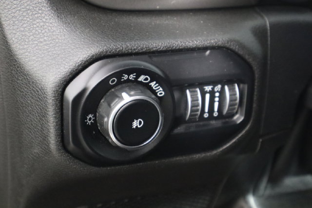 Used 2018 Jeep Wrangler Unlimited Sahara AWD/4WD image 20