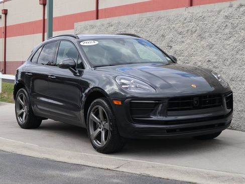 Certified 2024 Porsche Macan image 10