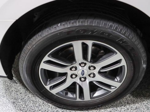 Used 2022 Ford Expedition Limited image 11