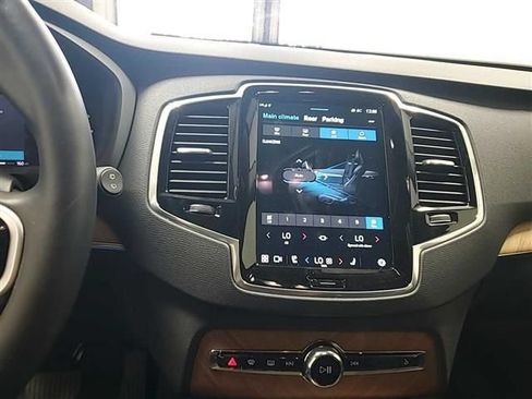 Used 2025 Volvo XC90 B6 Plus AWD/4WD image 4