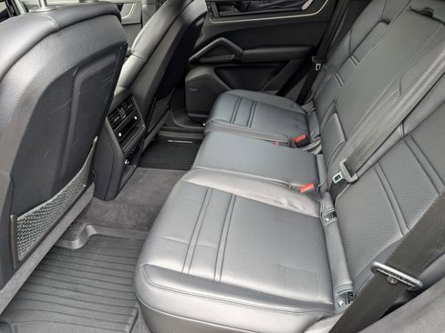 Certified 2024 Porsche Cayenne image 30