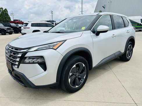 Used 2025 Nissan Rogue SV AWD/4WD image 32