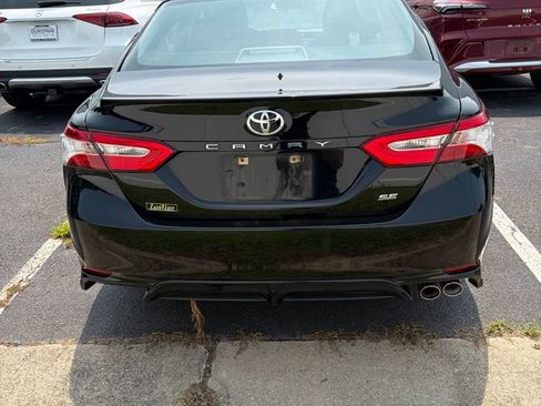 Used 2020 Toyota Camry SE FWD image 4