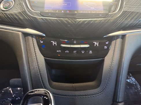 Certified 2023 Cadillac XT6 Premium Luxury w/ Technology Package FWD image 4