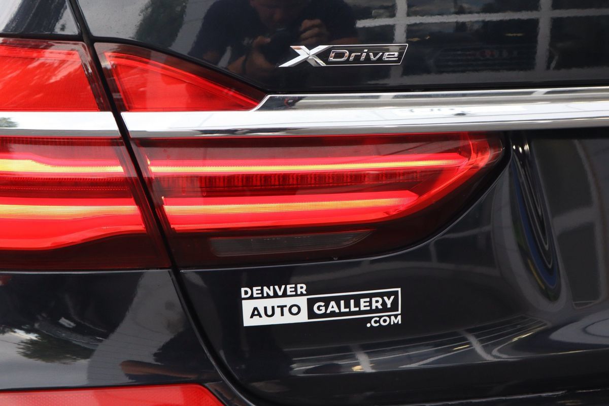 Used 2017 BMW 750i xDrive AWD/4WD image 32