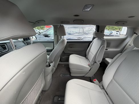 Used 2016 Kia Sedona L FWD image 6