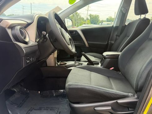 Used 2015 Toyota RAV4 LE FWD image 11