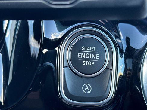 Used 2025 Mercedes-Benz GLA 250 4MATIC image 21