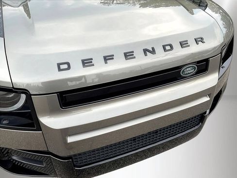 Used 2025 Land Rover Defender 130 X-Dynamic SE AWD/4WD image 33