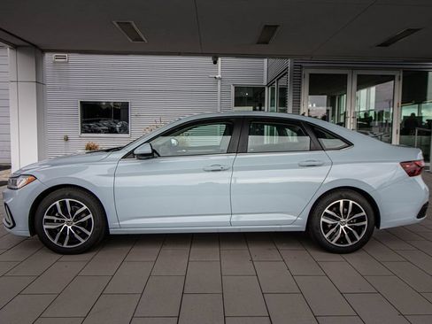 Used 2025 Volkswagen Jetta SE FWD image 10
