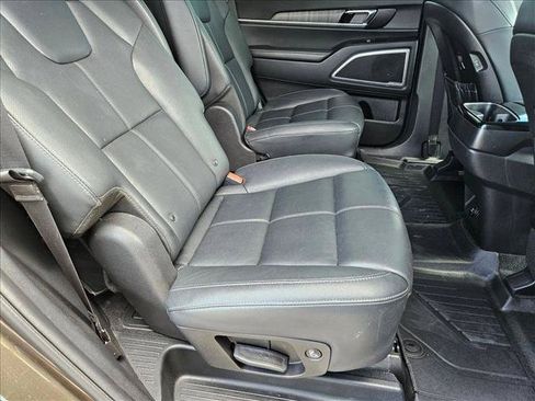 Used 2024 Kia Telluride EX w/ EX Captain's Chair Package FWD image 20