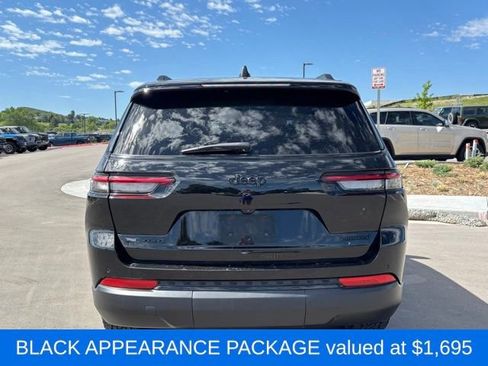Certified 2022 Jeep Grand Cherokee L Limited w/ Black Appearance Package AWD/4WD image 4