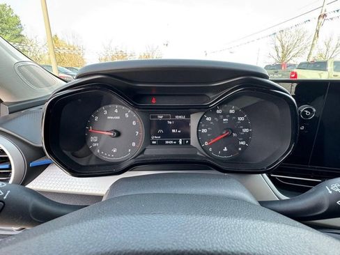 Used 2024 Chevrolet Trax LS w/ LS Convenience Package FWD image 22