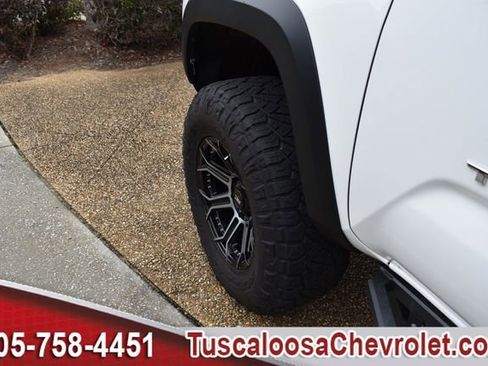 Used 2021 Toyota Tacoma TRD Off-Road image 15