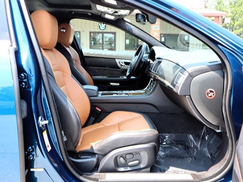 Used 2013 Jaguar XF R RWD image 23