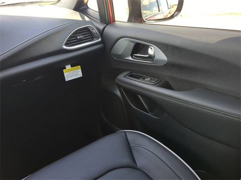 New 2026 Chrysler Pacifica Limited w/ S Appearance Package image 21