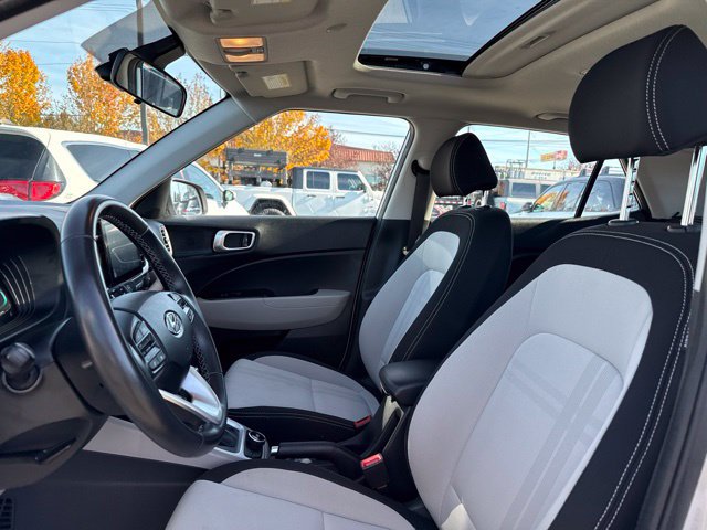Used 2025 Hyundai Venue SEL FWD image 22