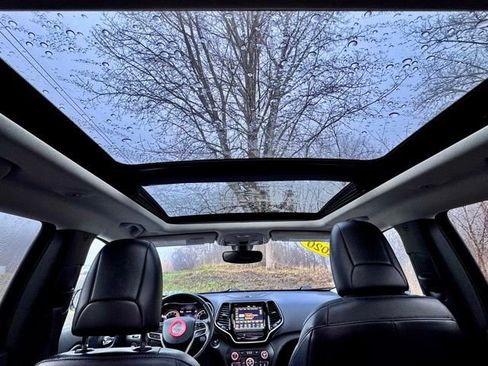 Used 2020 Jeep Cherokee Limited image 18