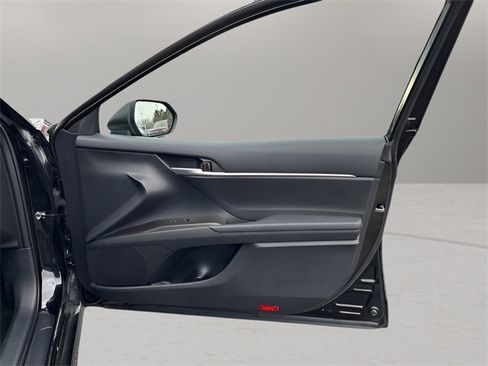 Used 2023 Toyota Camry SE image 30