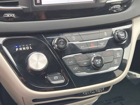 Certified 2023 Chrysler Voyager LX FWD image 31