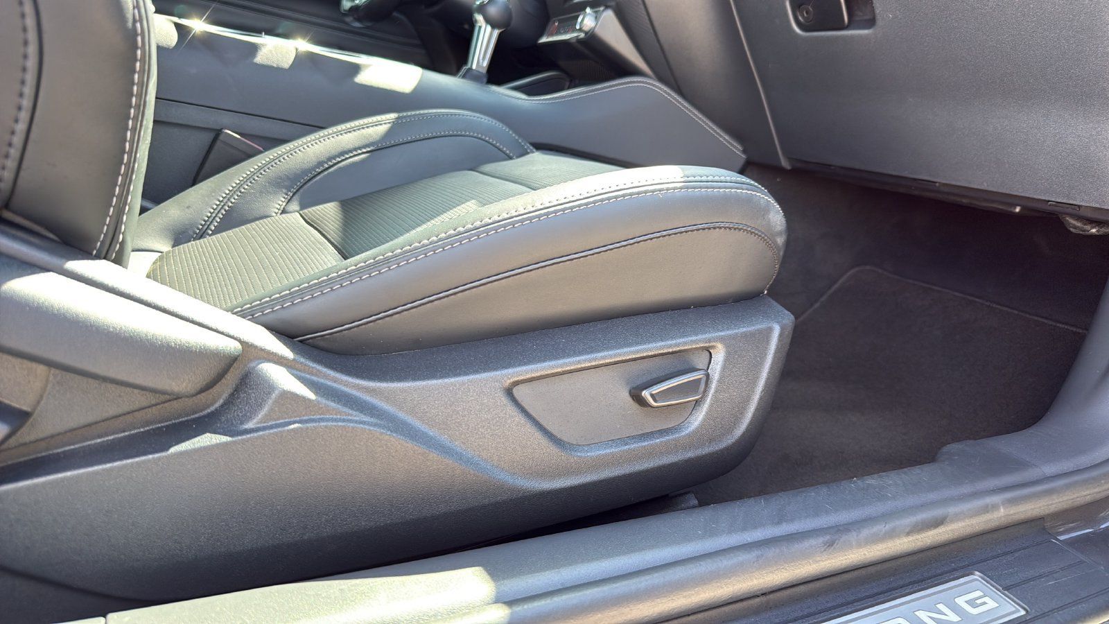 Used 2025 Ford Mustang GT Premium RWD image 24