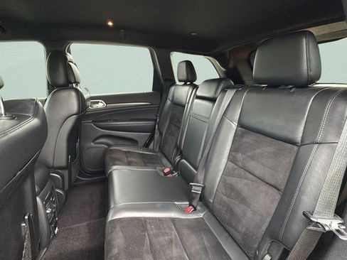 Used 2018 Jeep Grand Cherokee Altitude AWD/4WD image 13