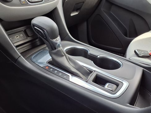 Used 2022 Chevrolet Equinox LS image 7