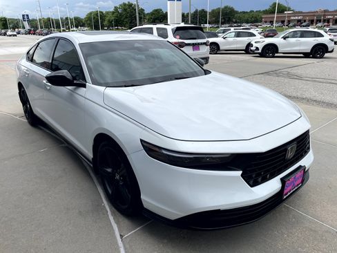 Used 2023 Honda Accord Sport image 4