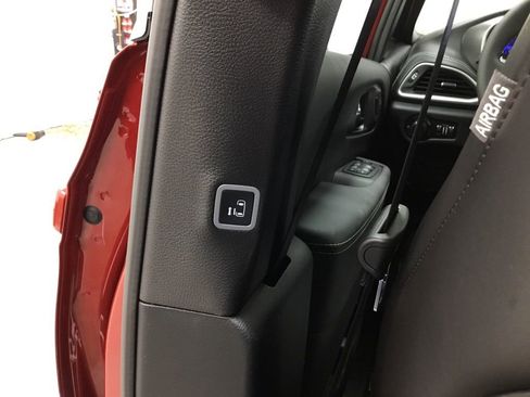 New 2026 Chrysler Pacifica Select image 36