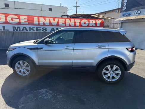Used 2019 Land Rover Range Rover Evoque SE AWD/4WD image 5