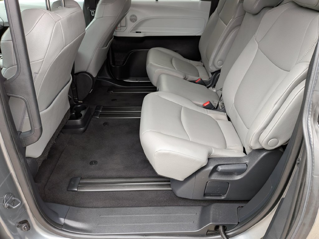 Used 2026 Toyota Sienna XLE FWD image 36