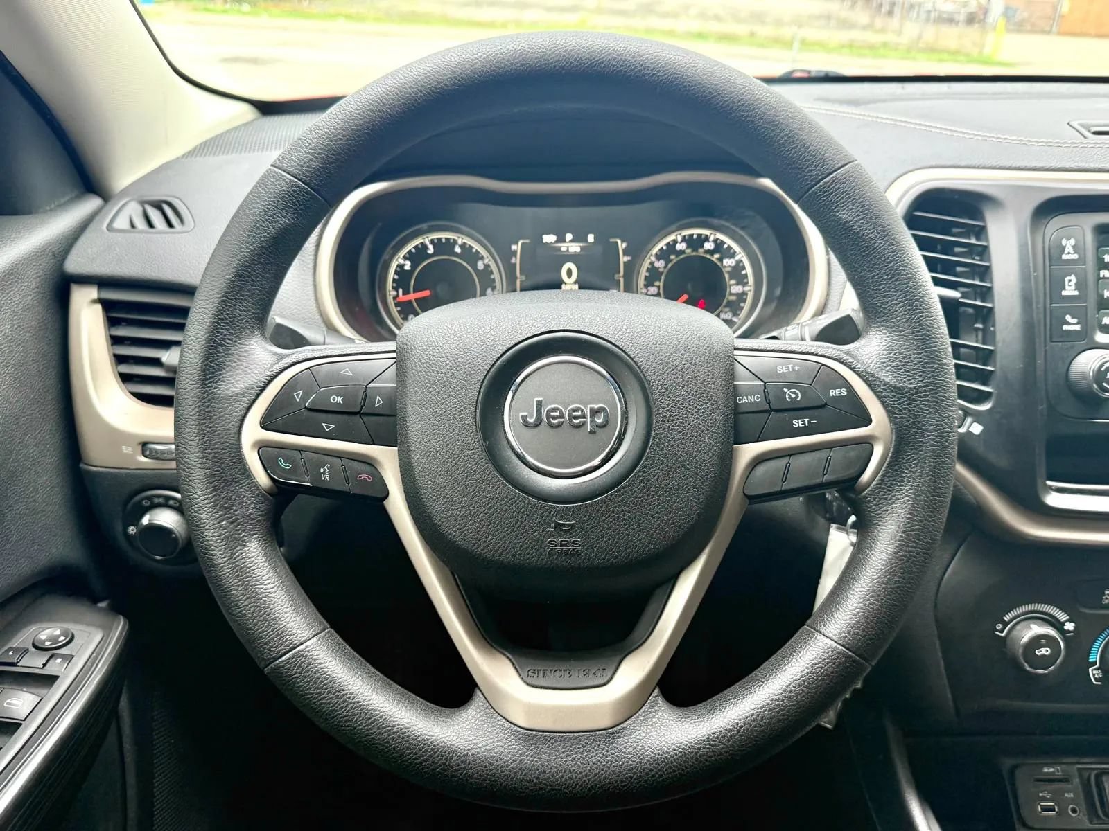 Used 2014 Jeep Cherokee Sport FWD image 11
