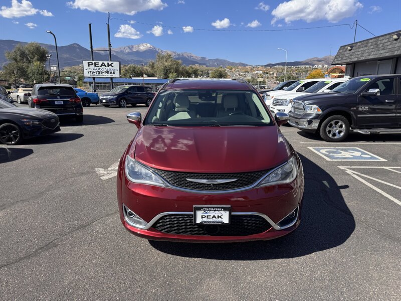 Used 2018 Chrysler Pacifica Limited w/ Advanced Safetytec Group FWD image 2