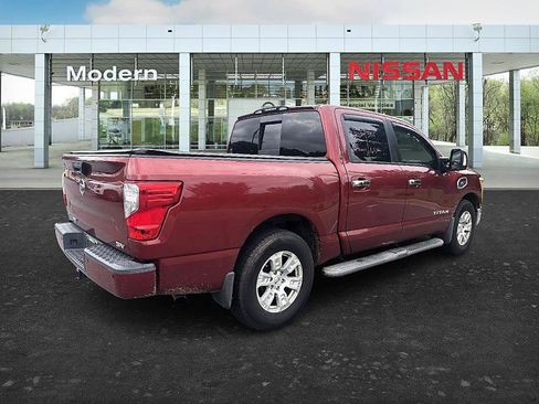 Used 2017 Nissan Titan SV RWD image 5