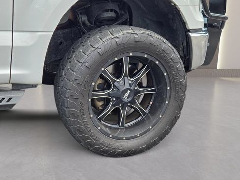 Used 2017 Ford F150 XLT AWD/4WD image 12