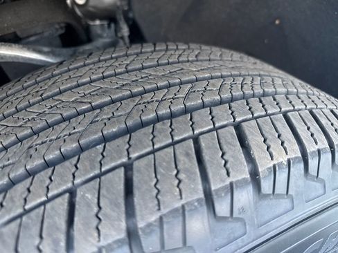 Used 2025 Chevrolet Tahoe LT image 32