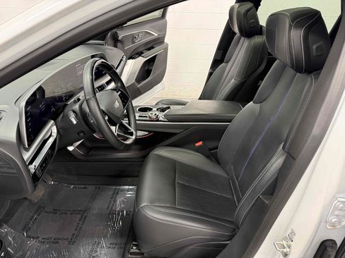 Used 2024 Cadillac Lyriq Sport RWD image 14