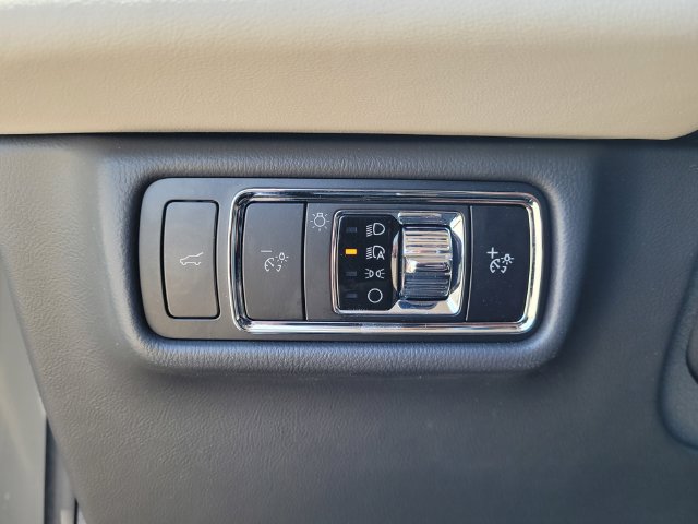 Used 2025 Lincoln Aviator AWD w/ Equipment Group 101A image 9