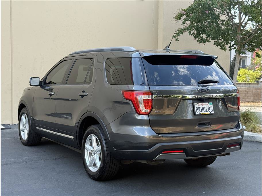 Used 2019 Ford Explorer XLT w/ Equipment Group 201A FWD image 4