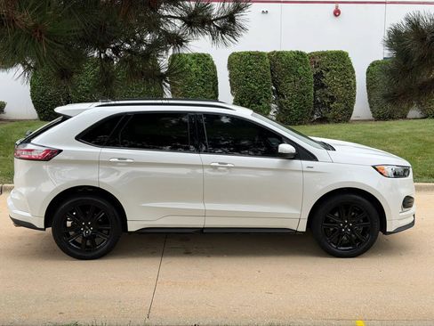 Used 2020 Ford Edge ST-Line w/ Cold Weather Package AWD/4WD image 4