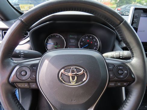 Used 2022 Toyota RAV4 SE w/ Convenience Package image 16