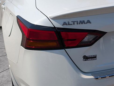 Used 2023 Nissan Altima 2.5 SR w/ SR Premium Package image 13