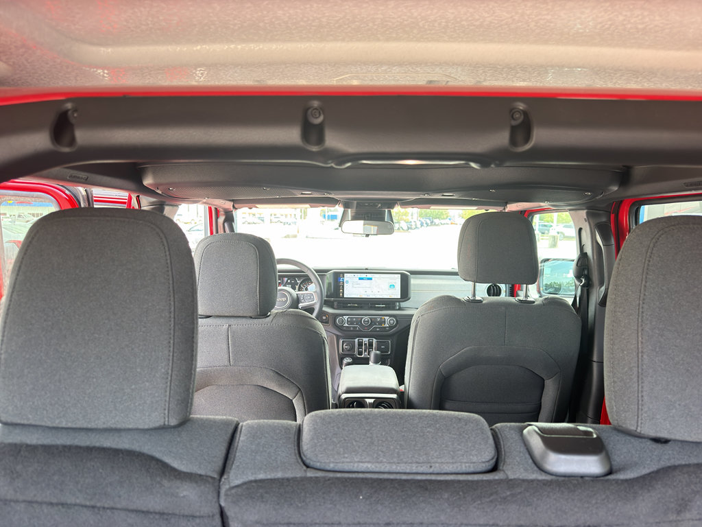 Used 2026 Jeep Wrangler Unlimited Sahara AWD/4WD image 14