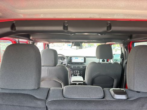 Used 2026 Jeep Wrangler Unlimited Sahara AWD/4WD image 14